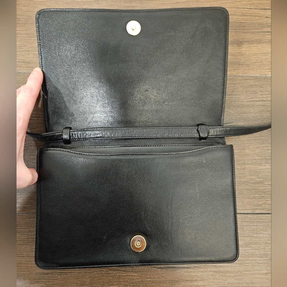 Valentino Black Leather Crossbody Clutch Chevron Pattern V Logo Vintage + COA - Picture 9 of 15